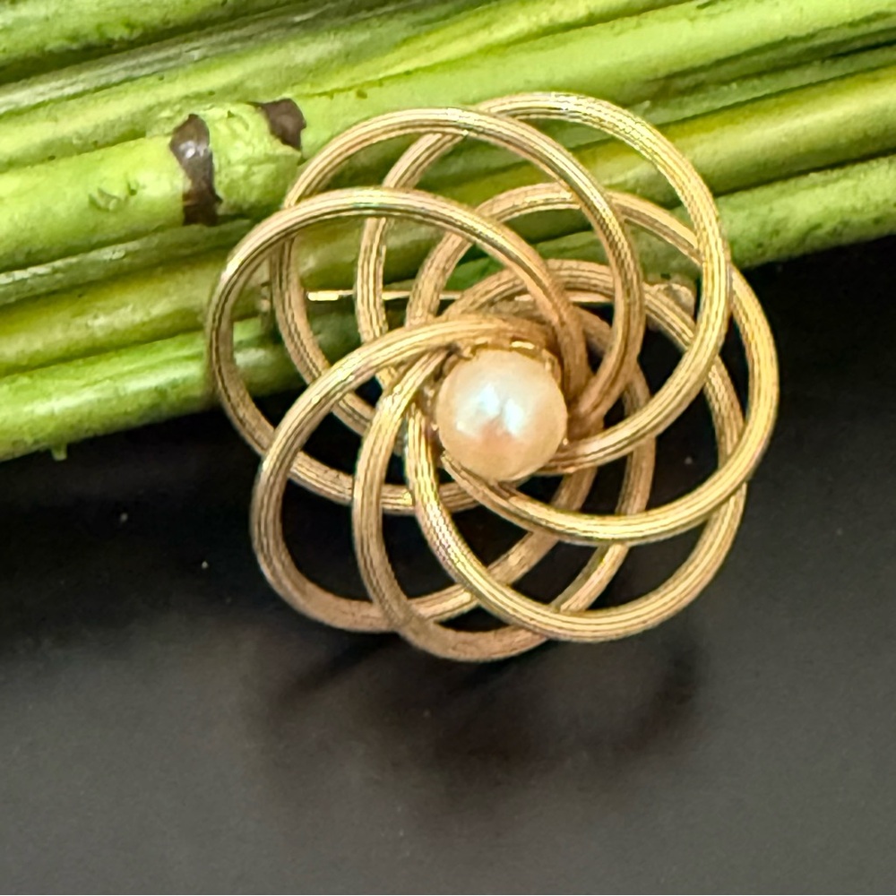 Vintage Signed ANSON 12K Gold-Filled Pearl Center Spiral Atomic Knot Brooch 8g.